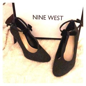 👠👠Nine West Mary Jane Pumps👠👠
